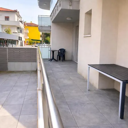 With Pool And Terrace 5 Min From Apartamento Caorle